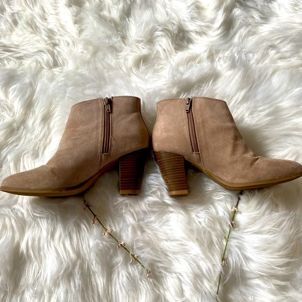 Vegan Suede Creamy Tan 3” Block Heel Booties Sz 6